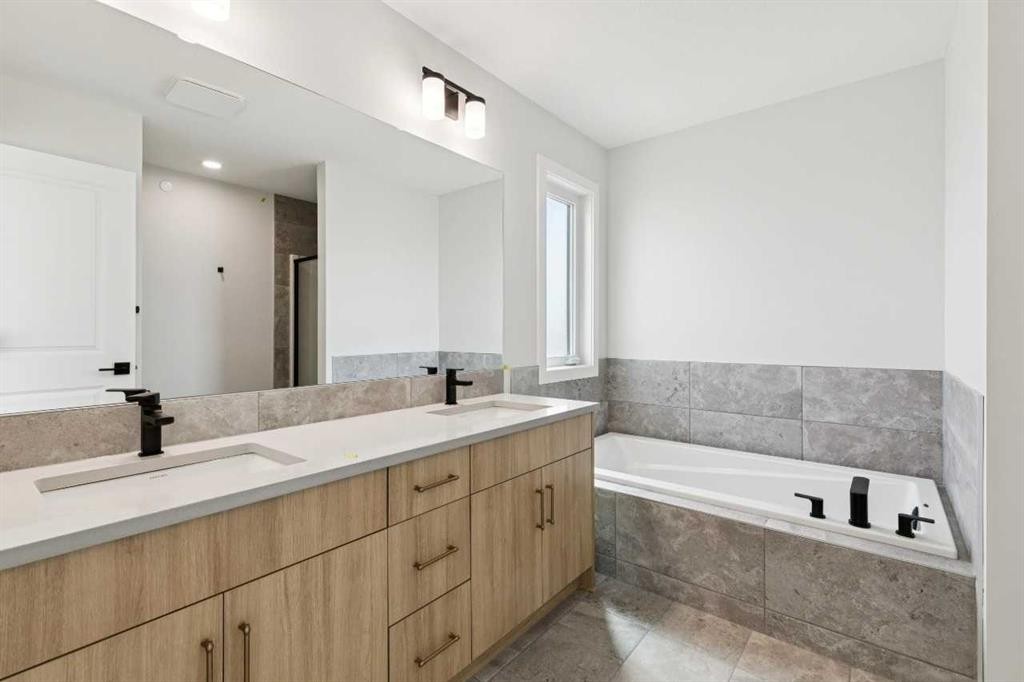 546 Hotchkiss Manor, Calgary, AB - Indoor Photo Showing Bathroom