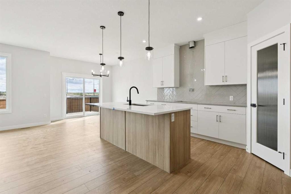546 Hotchkiss Manor, Calgary, AB - Indoor Photo Showing Kitchen With Upgraded Kitchen