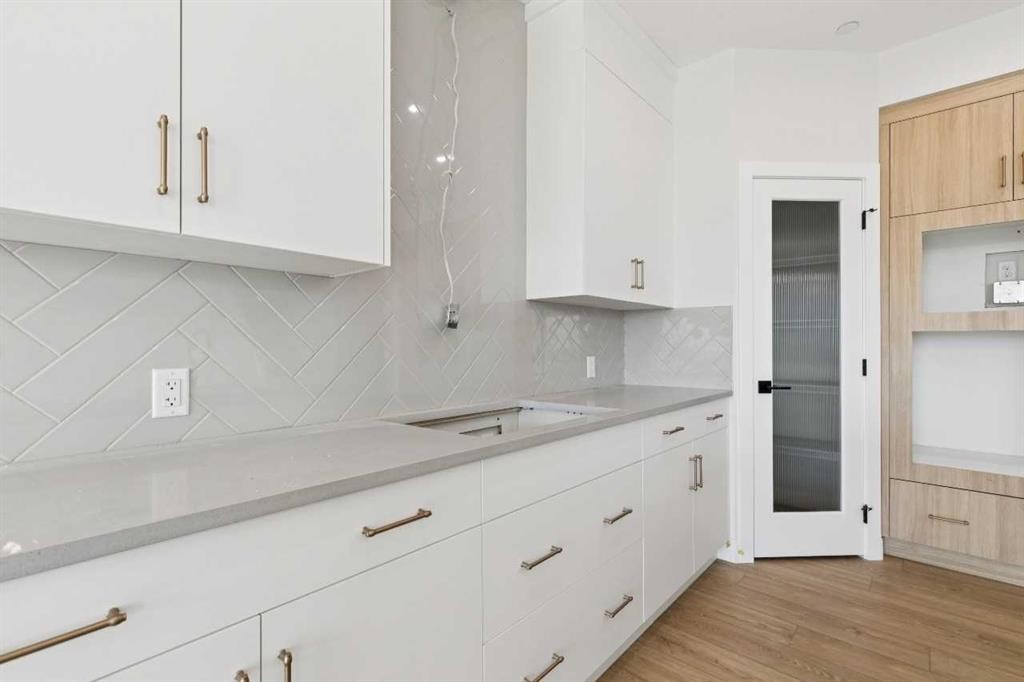 546 Hotchkiss Manor, Calgary, AB - Indoor Photo Showing Kitchen