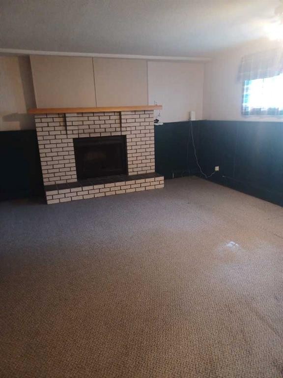33 Forest Drive, Sylvan Lake, AB - Indoor With Fireplace