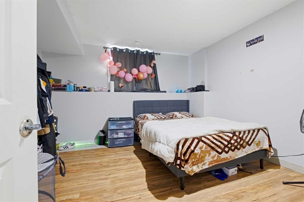 7002 50 Avenue, Camrose, AB - Indoor Photo Showing Bedroom