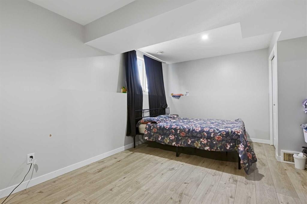 7002 50 Avenue, Camrose, AB - Indoor Photo Showing Bedroom