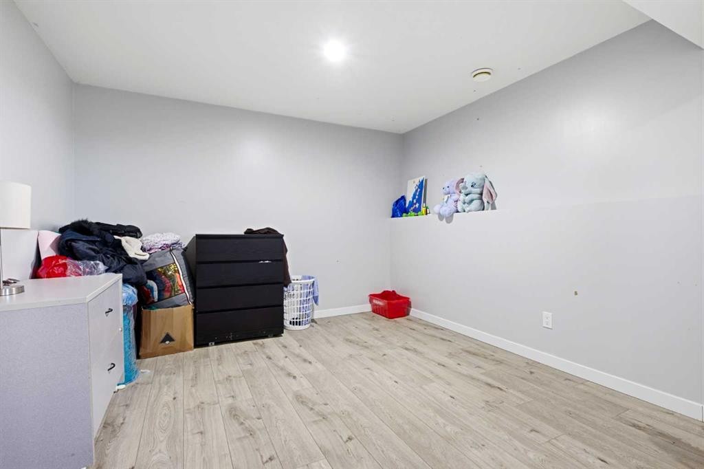 7002 50 Avenue, Camrose, AB - Indoor