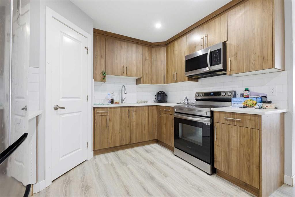 7002 50 Avenue, Camrose, AB - Indoor Photo Showing Kitchen