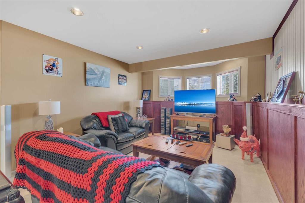 19 Heenan Crescent, Sylvan Lake, AB - Indoor Photo Showing Other Room