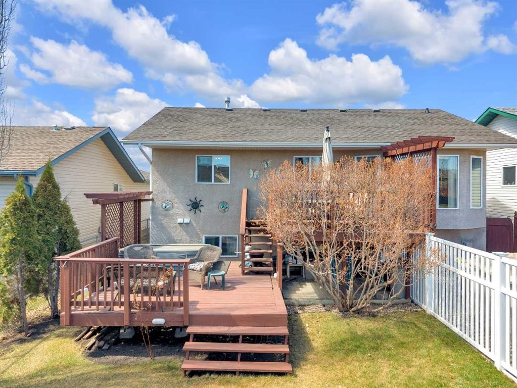 19 Heenan Crescent, Sylvan Lake, AB - Outdoor With Deck Patio Veranda