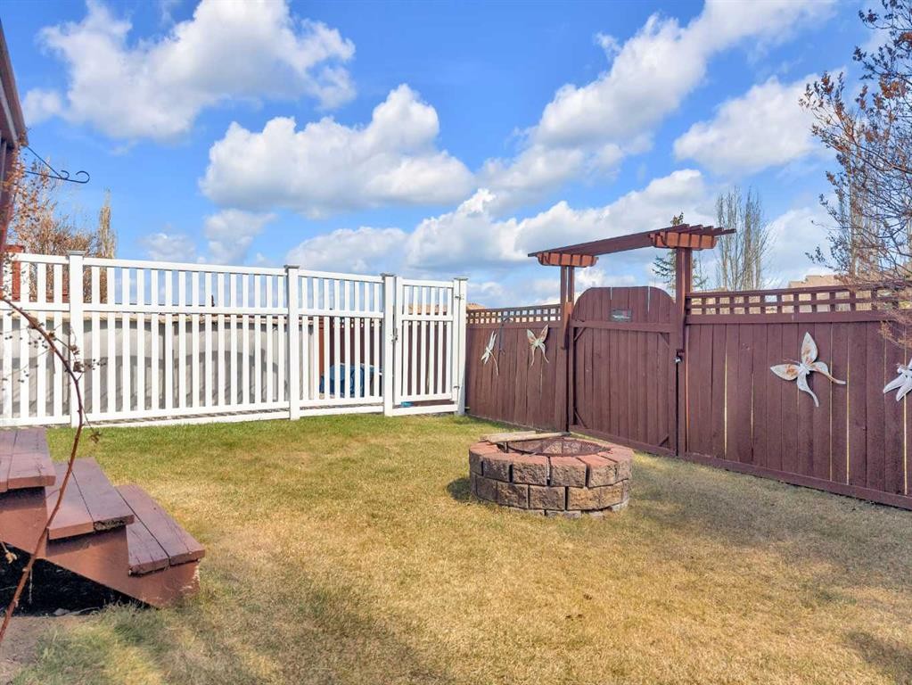19 Heenan Crescent, Sylvan Lake, AB - Outdoor