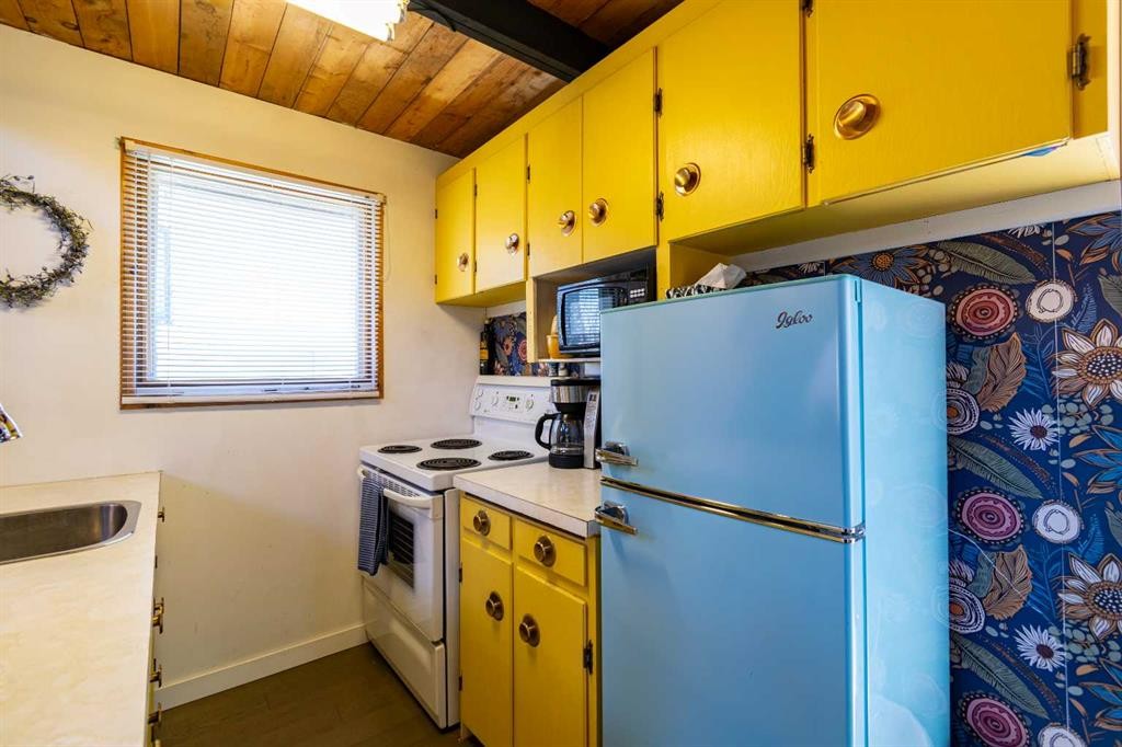 19 4 Street, White Sands, AB