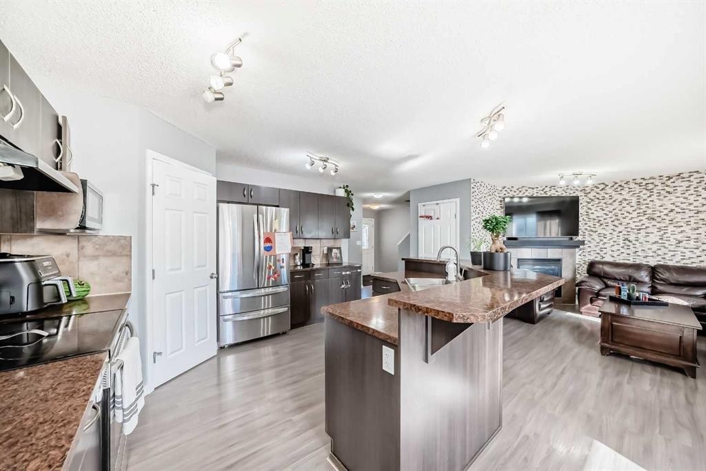 227 Avena Circle, Leduc, AB - Indoor Photo Showing Kitchen With Double Sink With Upgraded Kitchen