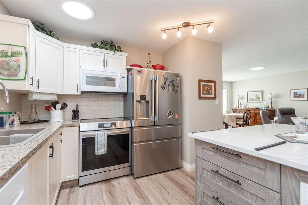238 Ebert Close, Red Deer, AB - Indoor Photo Showing Kitchen