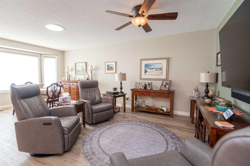 238 Ebert Close, Red Deer, AB - Indoor Photo Showing Living Room