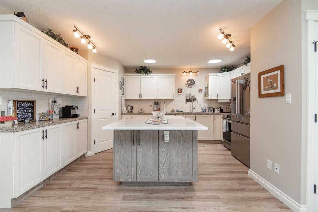 238 Ebert Close, Red Deer, AB - Indoor Photo Showing Kitchen