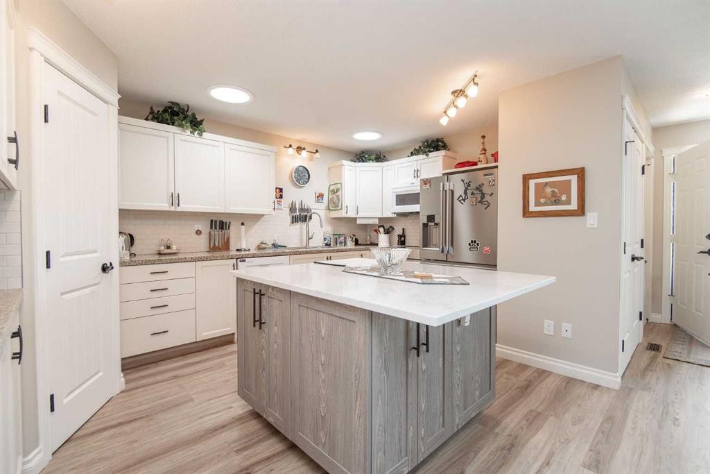 238 Ebert Close, Red Deer, AB - Indoor Photo Showing Kitchen