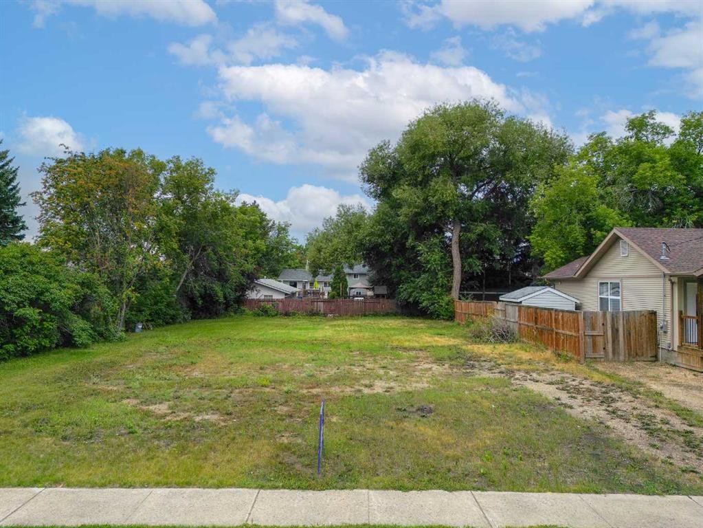 3512 43 Avenue, Red Deer, AB