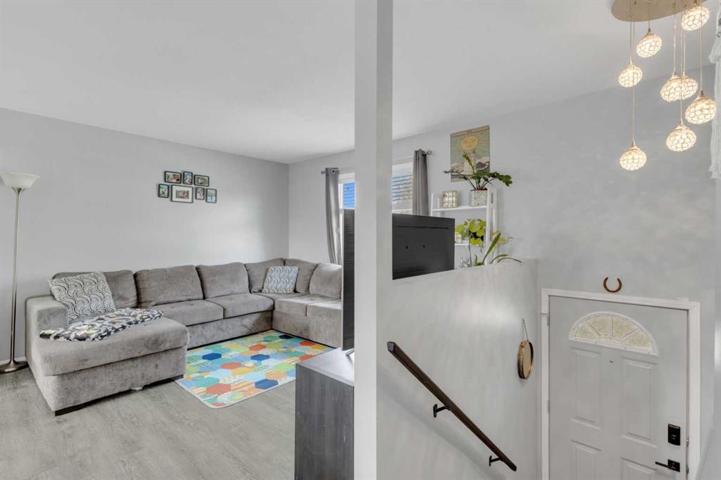 4929 Womacks Road, Blackfalds, AB - Indoor Photo Showing Living Room