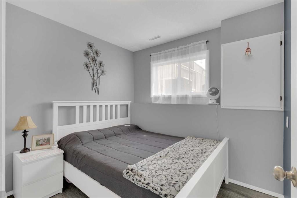 4929 Womacks Road, Blackfalds, AB - Indoor Photo Showing Bedroom