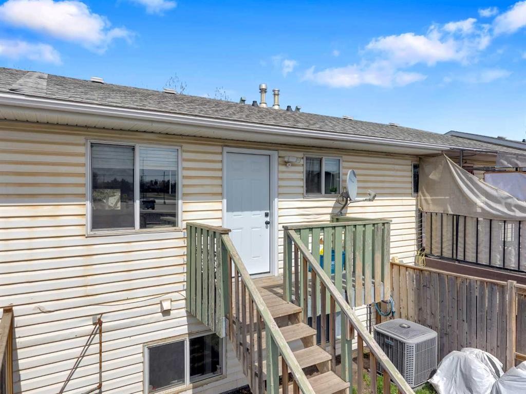 4929 Womacks Road, Blackfalds, AB - Outdoor With Exterior