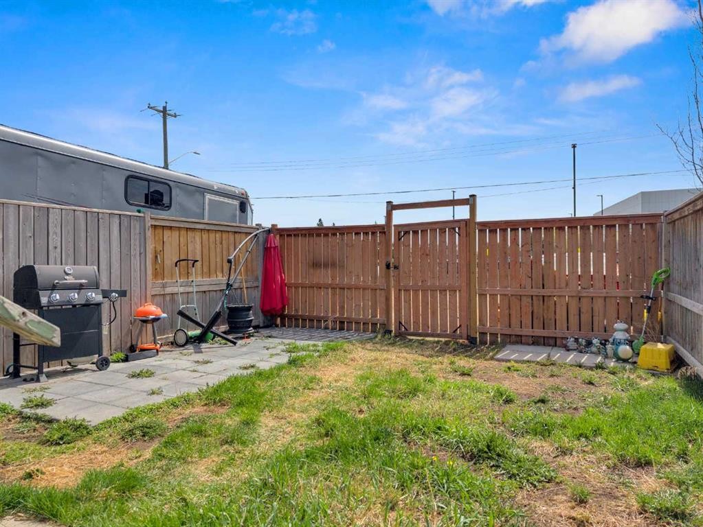 4929 Womacks Road, Blackfalds, AB - Outdoor