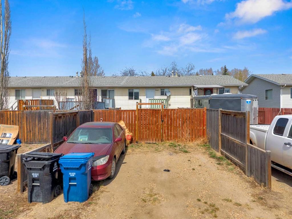 4929 Womacks Road, Blackfalds, AB - Outdoor With Exterior