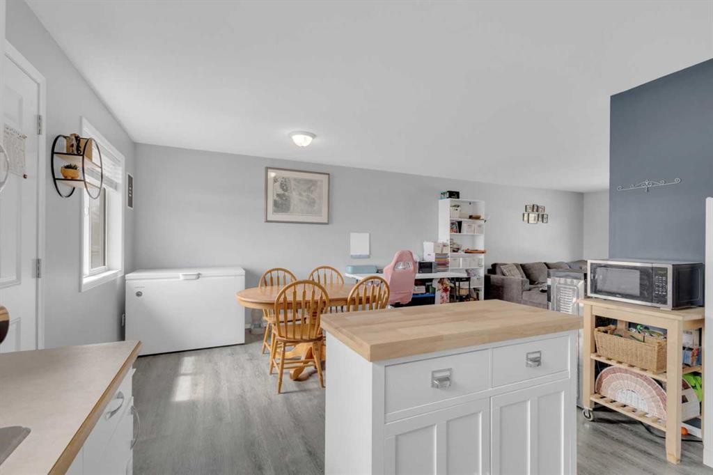 4929 Womacks Road, Blackfalds, AB - Indoor