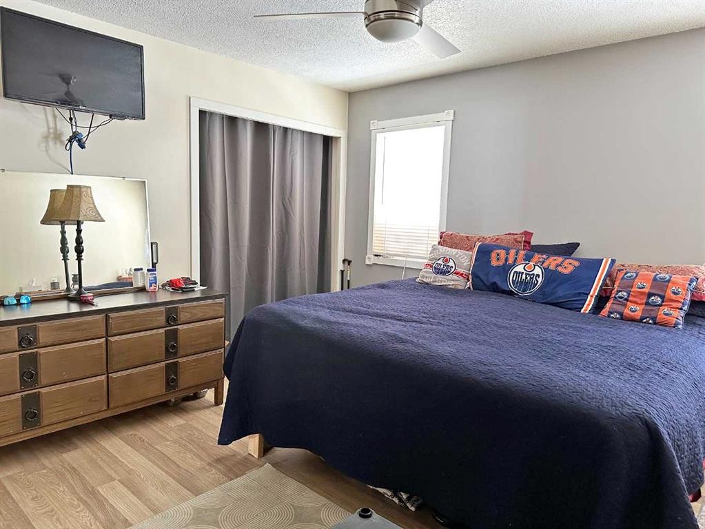 4804 Landsdown Avenue, Blackfalds, AB - Indoor Photo Showing Bedroom