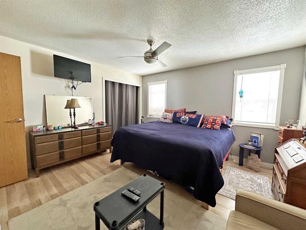 4804 Landsdown Avenue, Blackfalds, AB - Indoor Photo Showing Bedroom