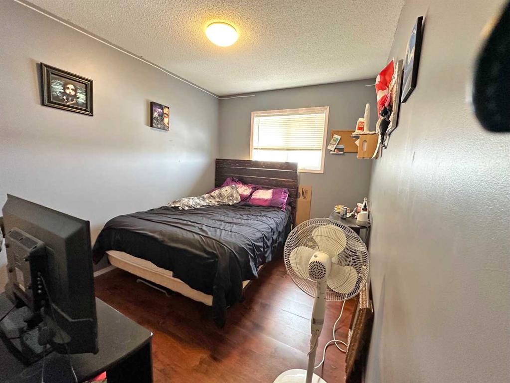 4804 Landsdown Avenue, Blackfalds, AB - Indoor Photo Showing Bedroom