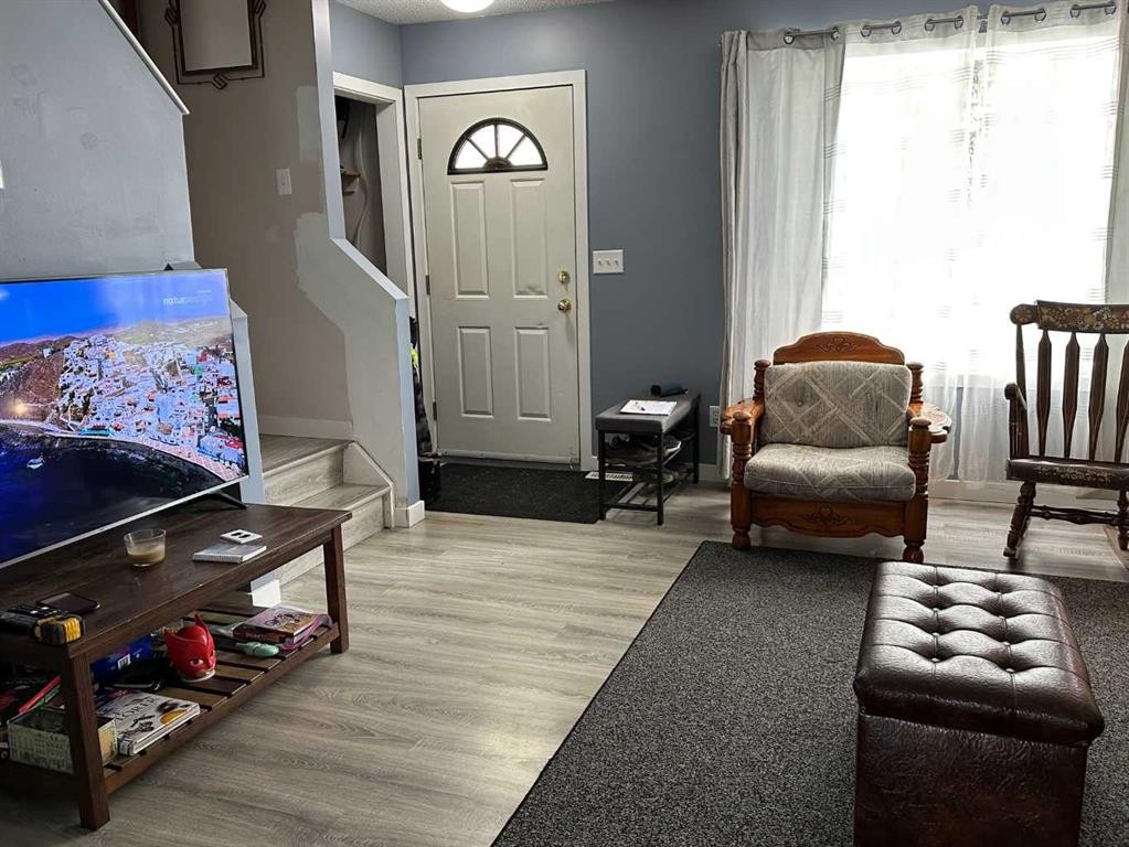 4804 Landsdown Avenue, Blackfalds, AB - Indoor