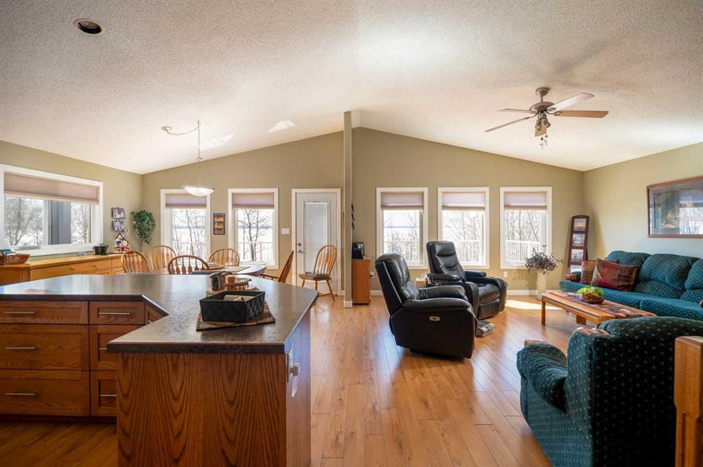 2987 Calling Lake Drive, Calling Lake, AB - Indoor Photo Showing Living Room