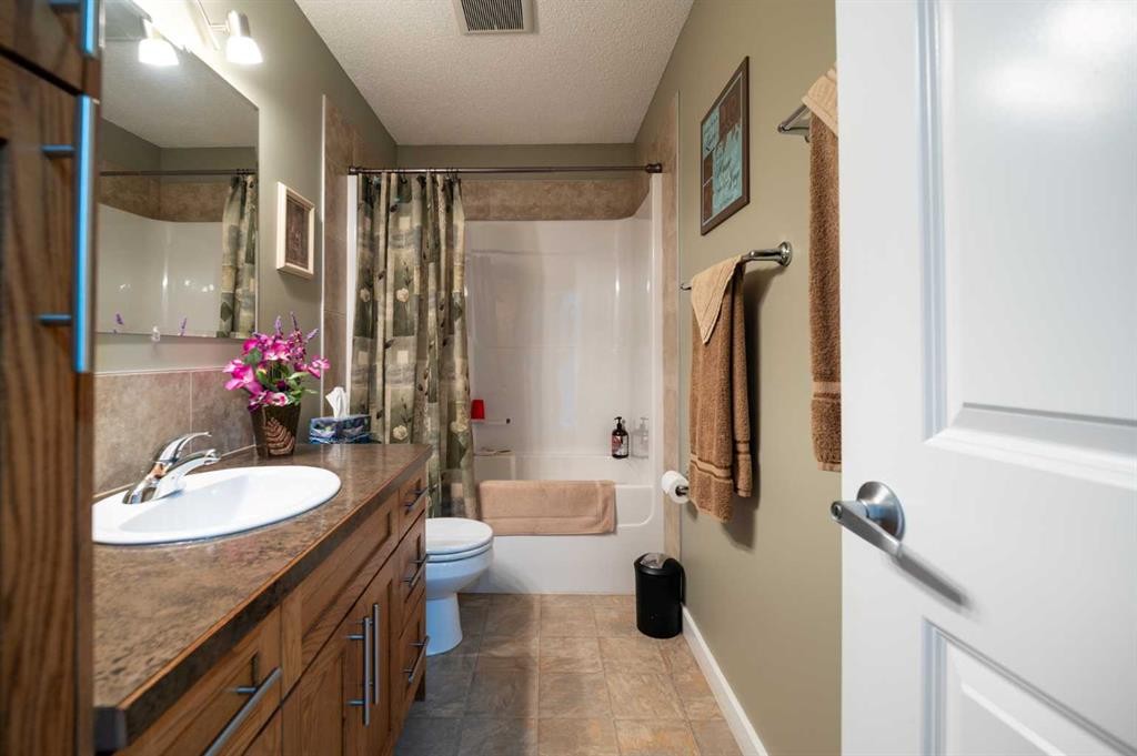 2987 Calling Lake Drive, Calling Lake, AB - Indoor Photo Showing Bathroom