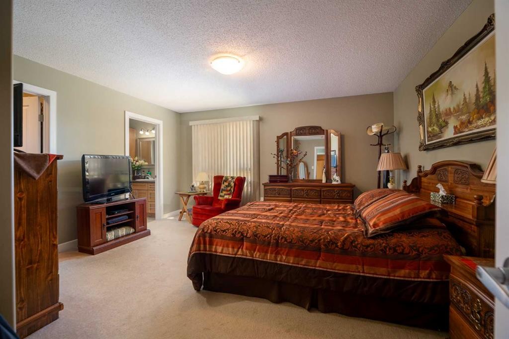 2987 Calling Lake Drive, Calling Lake, AB - Indoor Photo Showing Bedroom