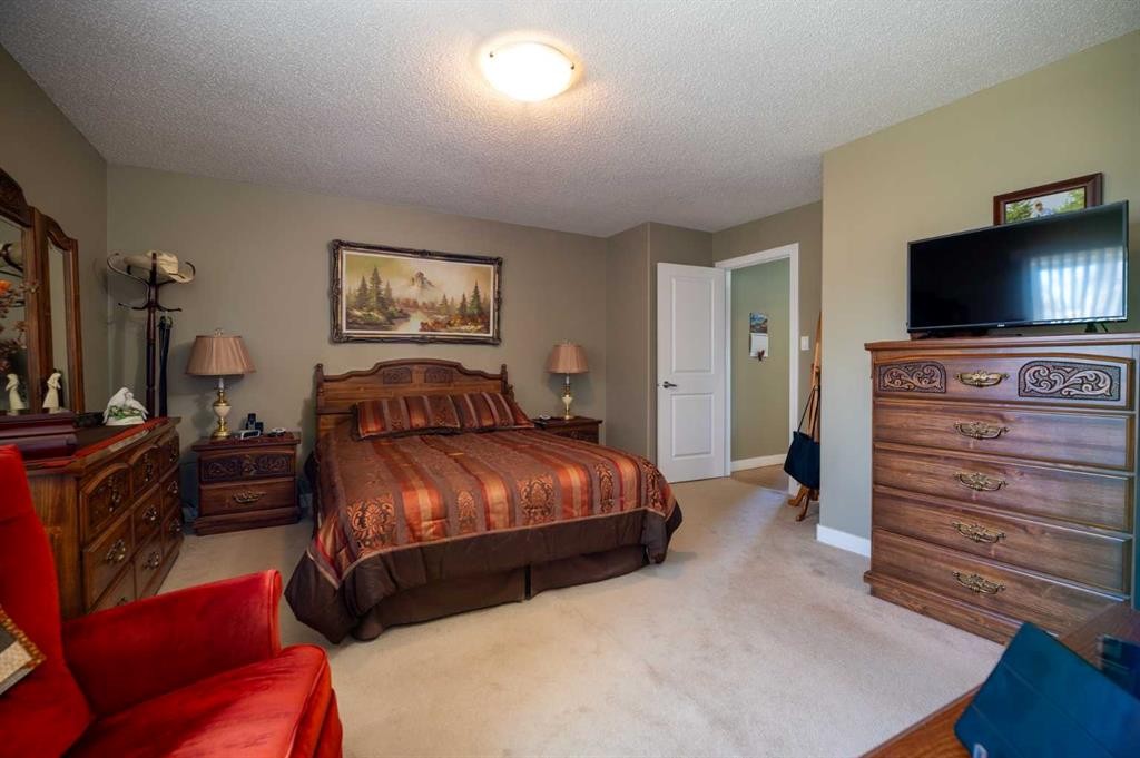 2987 Calling Lake Drive, Calling Lake, AB - Indoor Photo Showing Bedroom