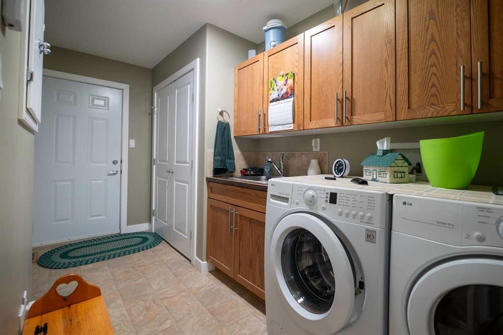 2987 Calling Lake Drive, Calling Lake, AB - Indoor Photo Showing Laundry Room