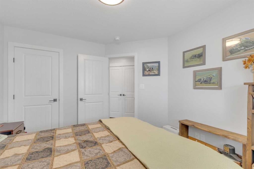 39505 Range Road 252, Rural Lacombe County, AB - Indoor Photo Showing Bedroom