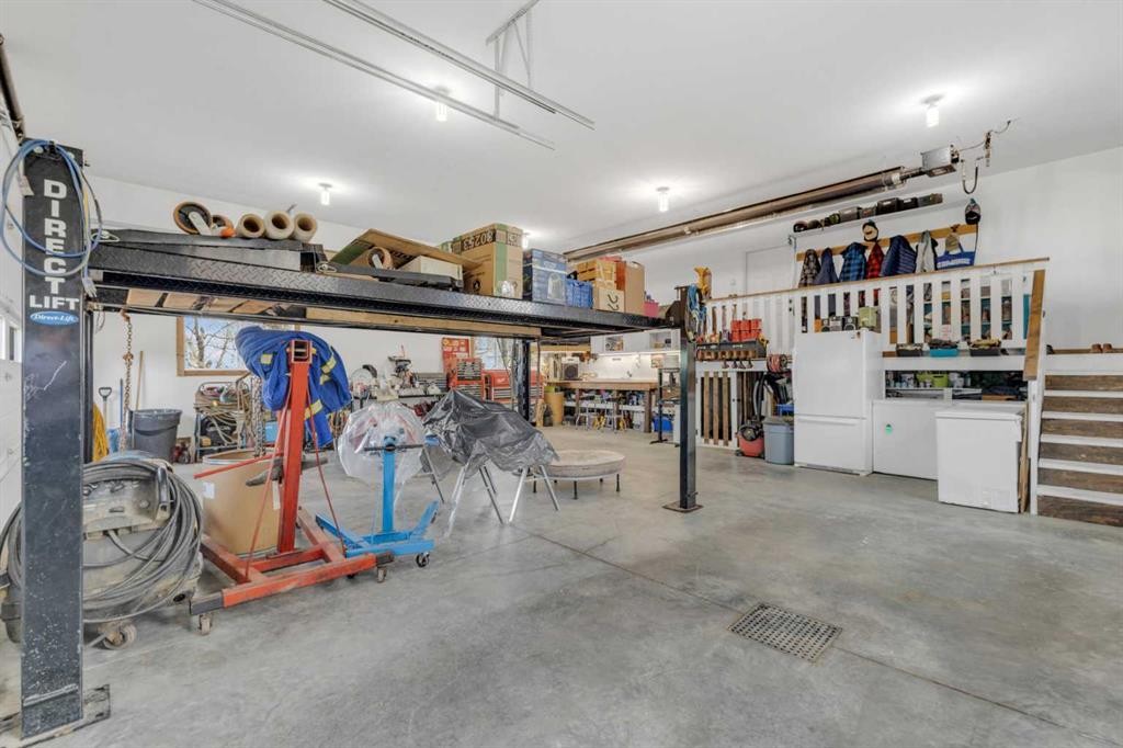 39505 Range Road 252, Rural Lacombe County, AB - Indoor Photo Showing Garage