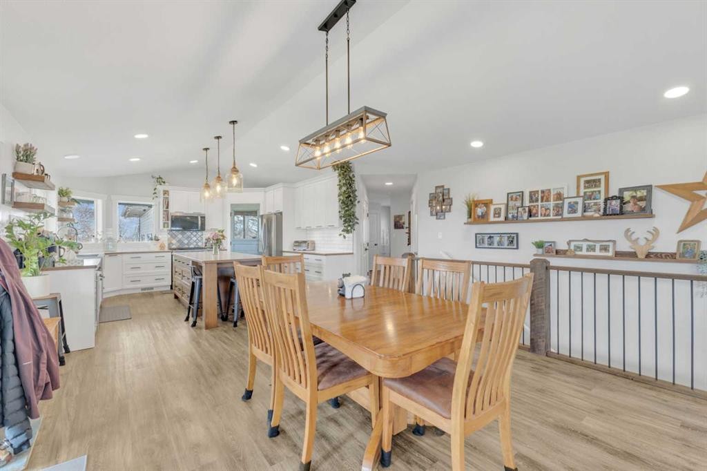 39505 Range Road 252, Rural Lacombe County, AB - Indoor Photo Showing Dining Room