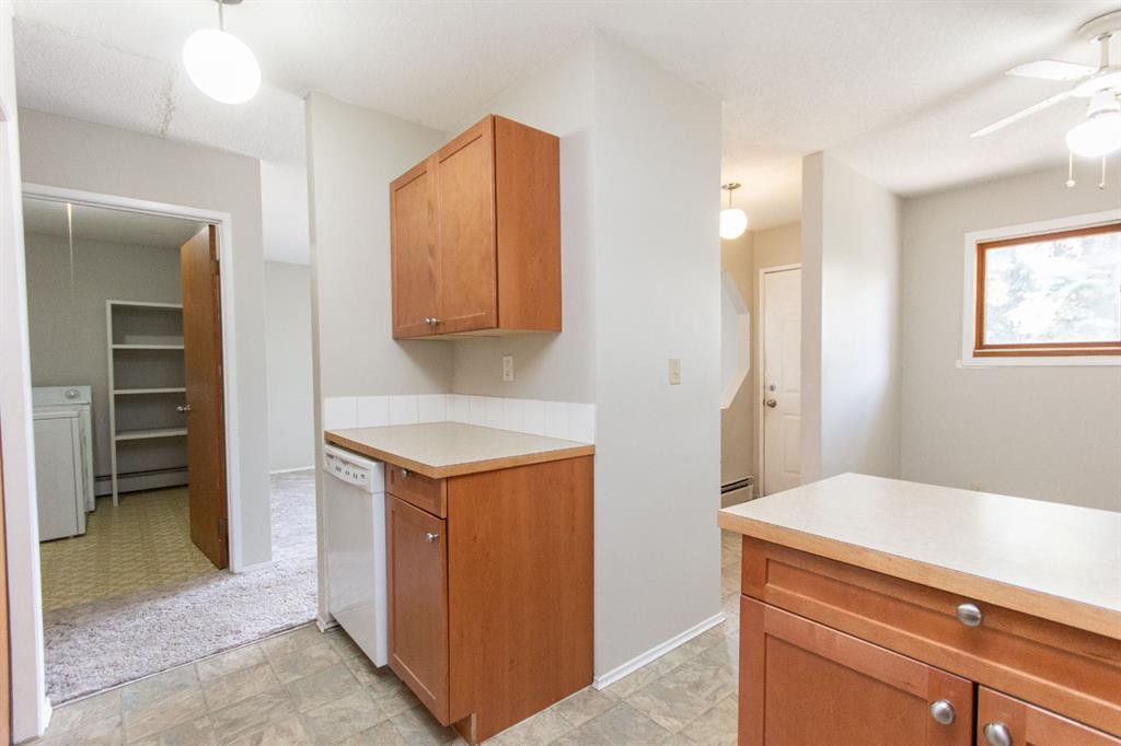 19 Gibson Close, Red Deer, AB - Indoor
