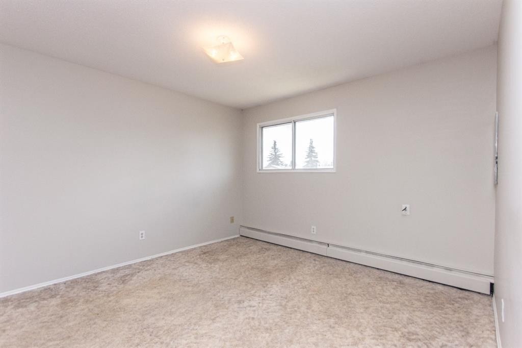 19 Gibson Close, Red Deer, AB - Indoor Photo Showing Other Room