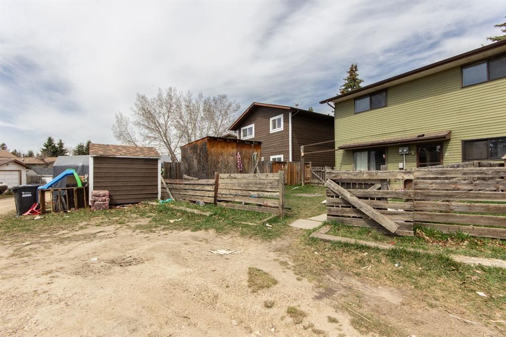 19 Gibson Close, Red Deer, AB - Outdoor