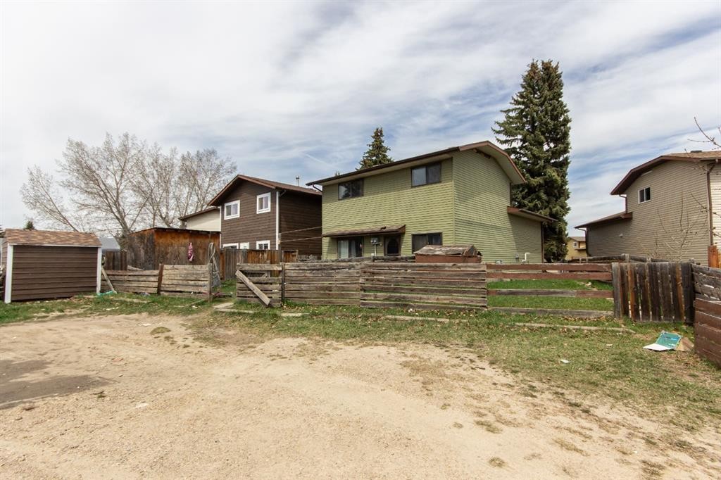 19 Gibson Close, Red Deer, AB - Outdoor