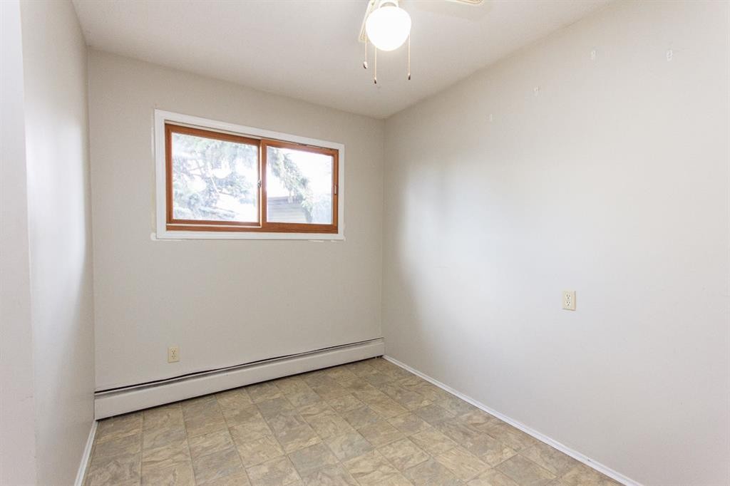 19 Gibson Close, Red Deer, AB - Indoor Photo Showing Other Room