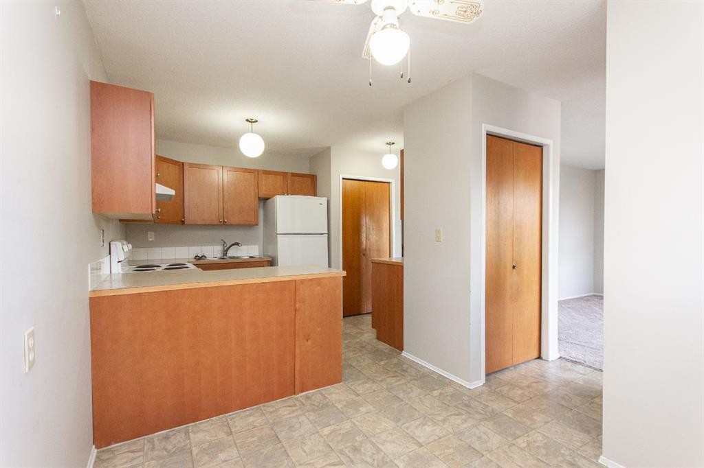 19 Gibson Close, Red Deer, AB - Indoor Photo Showing Kitchen With Double Sink