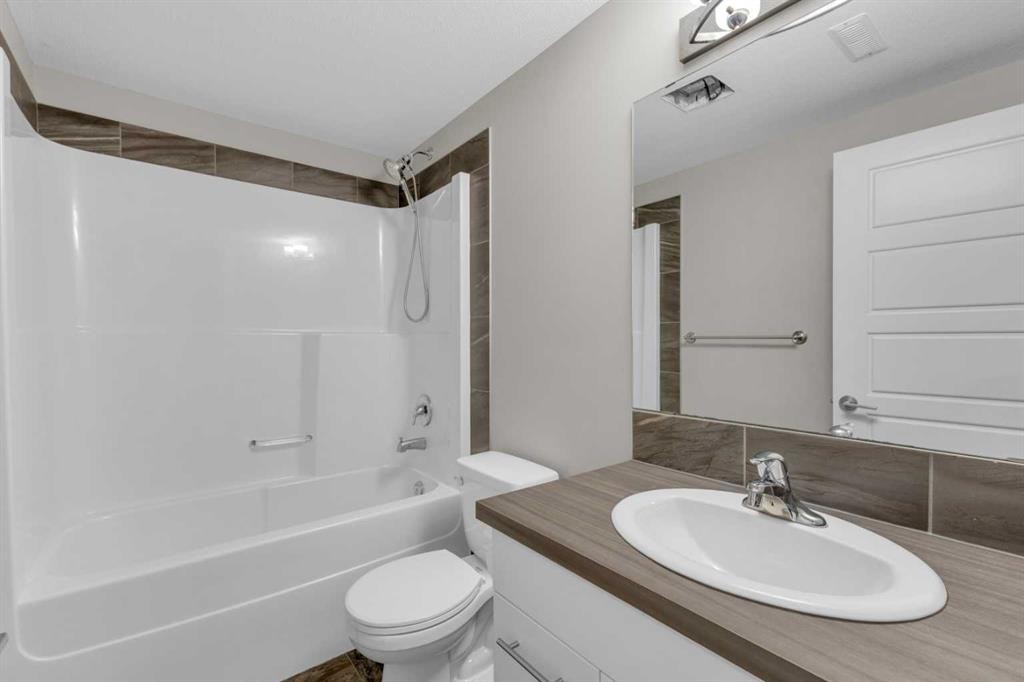 149 Hawkridge Boulevard, Penhold, AB - Indoor Photo Showing Bathroom