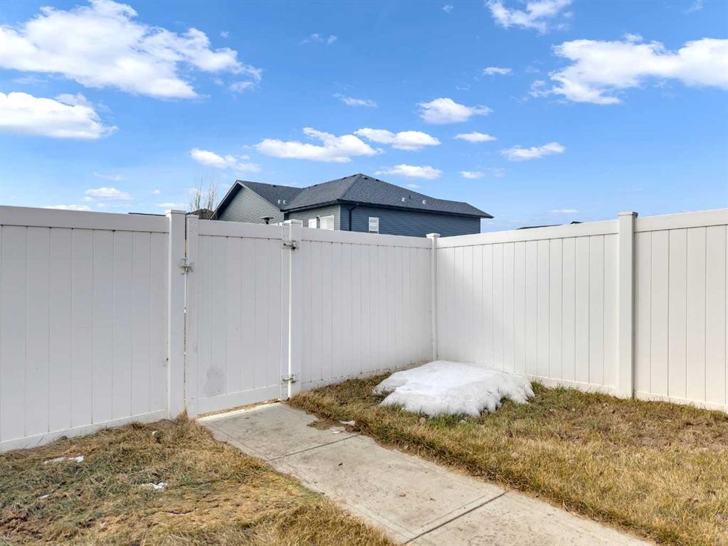 149 Hawkridge Boulevard, Penhold, AB - Outdoor