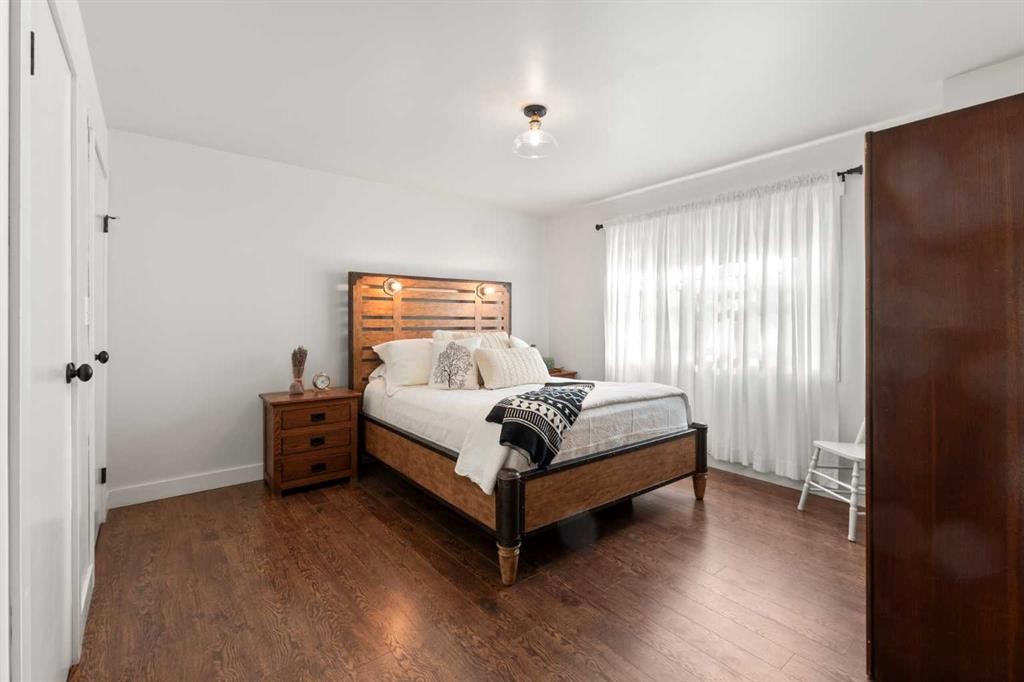 36 Lakeview Avenue, White Sands, AB - Indoor Photo Showing Bedroom