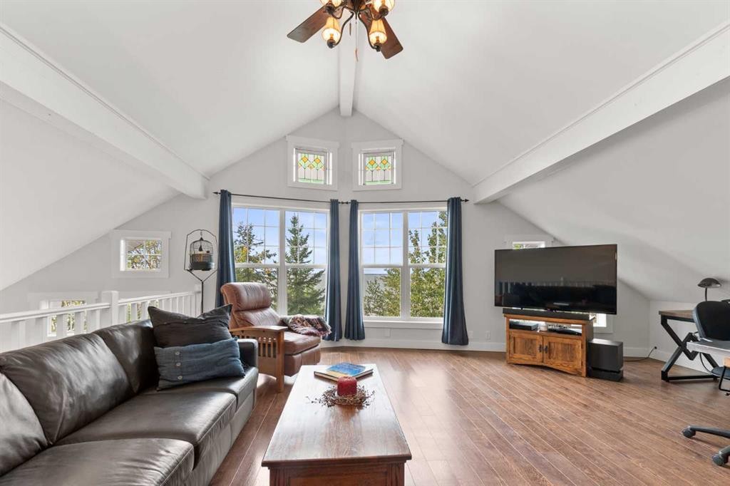 36 Lakeview Avenue, White Sands, AB - Indoor Photo Showing Living Room