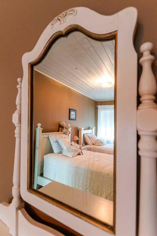 36 Lakeview Avenue, White Sands, AB - Indoor Photo Showing Bedroom
