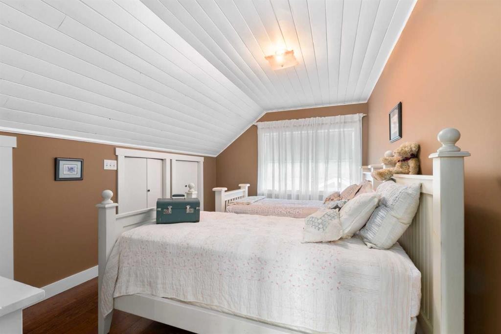 36 Lakeview Avenue, White Sands, AB - Indoor Photo Showing Bedroom