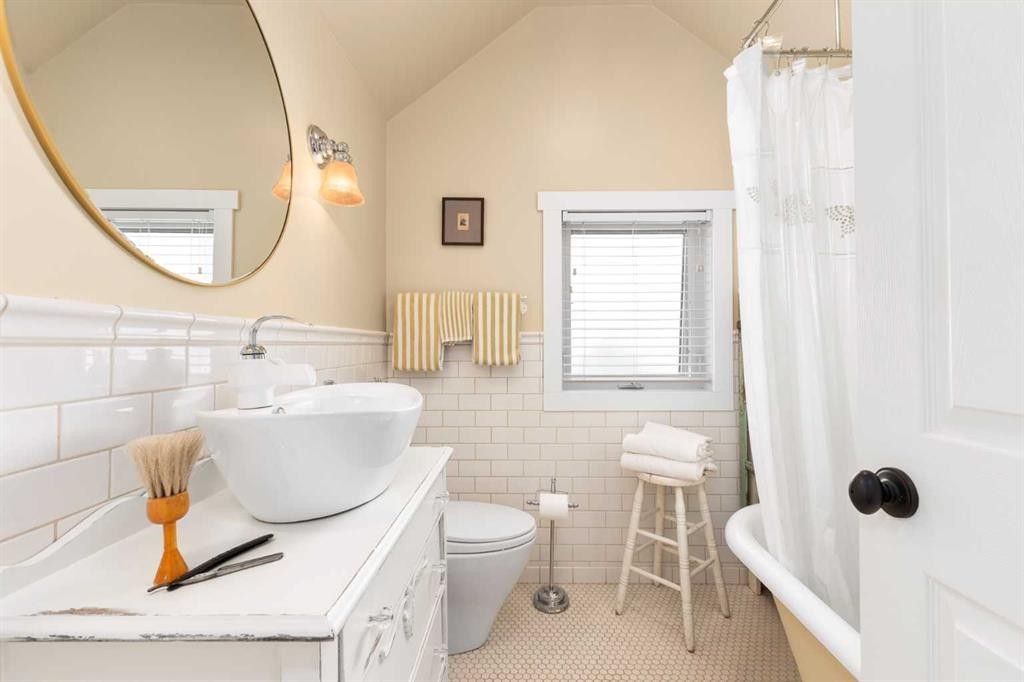 36 Lakeview Avenue, White Sands, AB - Indoor Photo Showing Bathroom