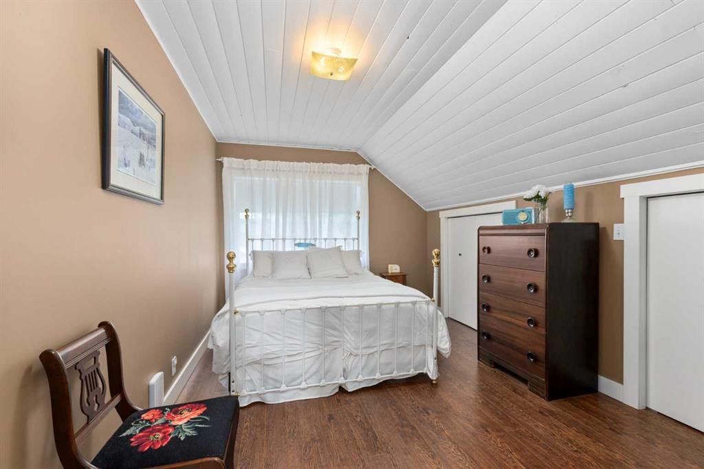 36 Lakeview Avenue, White Sands, AB - Indoor Photo Showing Bedroom